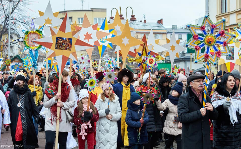 В Івано-Франківську встановили рекорд України за кількістю різдвяних зірок
