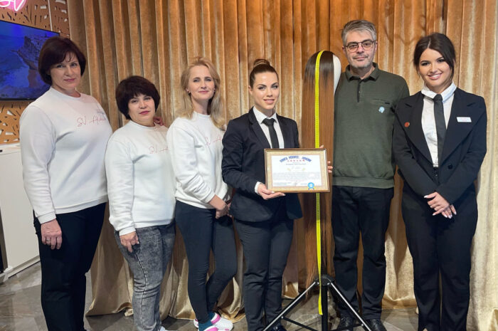 Виготовлена в Україні системна перука визнана найдовшою в світі