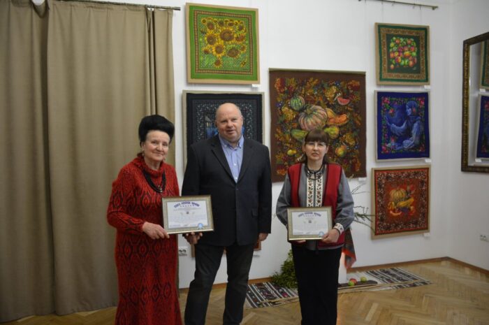 Виставка Людмили Бондар «Нові сенси» увійшла до Книги рекордів Украни