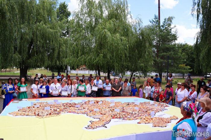 “Пиріг Єдності” у Романові: національний рекорд, що смакує Україною!